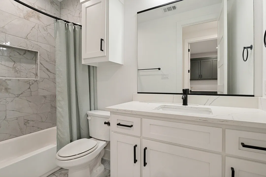 3 bed, 2.5 bath, 3894 sqft, $2,800 — Photo 4