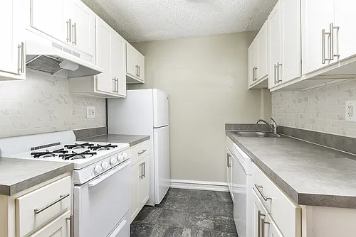 Suburban Court Apartments Photo 1
