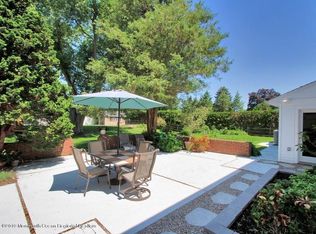 8 Greenbriar Ln, Marlboro, NJ