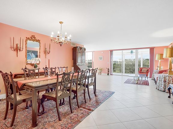 4th image of 565 Oaks Lane #407