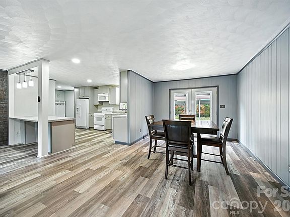 3rd image of 4967 Sugar Loaf Rd