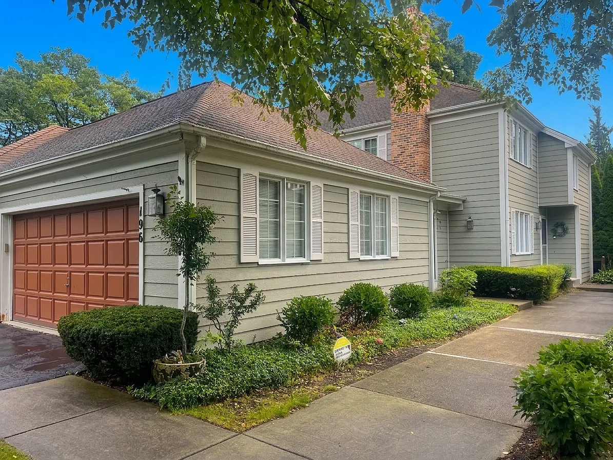 3 bed, 2.5 bath, 2144 sqft, $3,750 — Photo 1