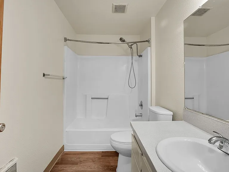 Garden Court Apts. — Photo 21