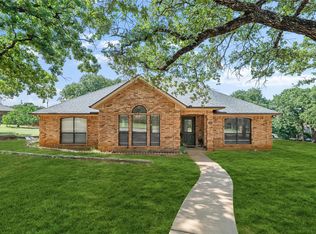 604 Willow Bend St, Cleburne, TX 76031