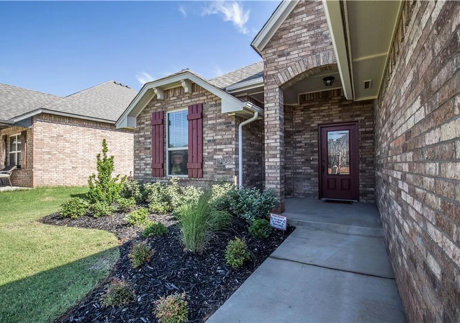 Beautiful 4 Bedroom 2 Bath Home in Mustang School District! — Photo 2