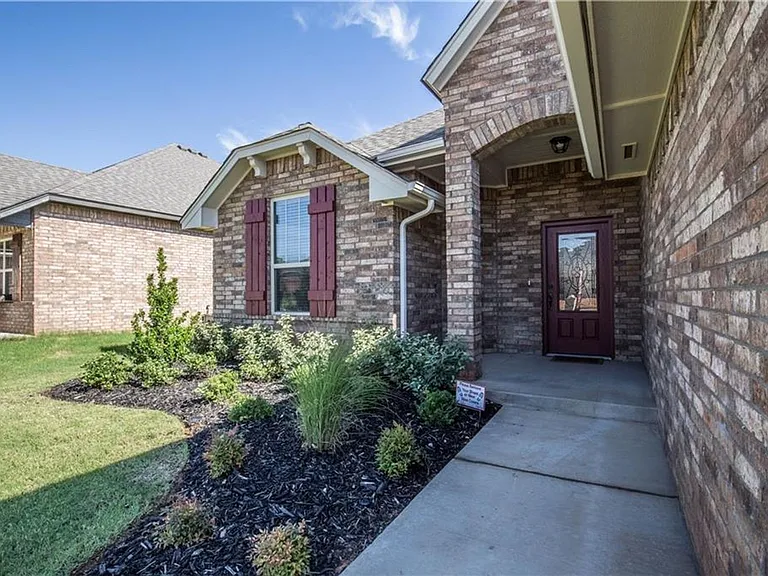 8701 SW 66th Pl — Photo 2