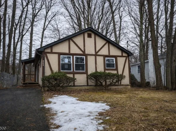 329 Elmira Trl, Hopatcong Boro, NJ 07843