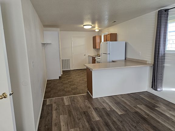 Open plan kitchen/dining/living space