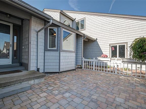 2nd image of 126 Summerhaven Dr S