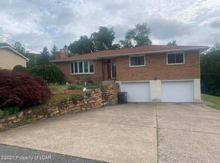 27 Brown Crest Dr, West Wyoming, PA 18644