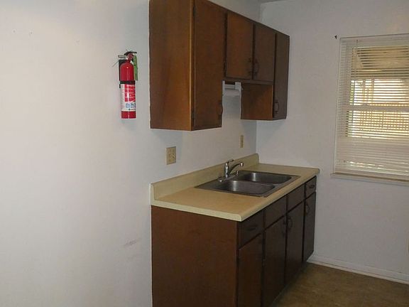 4th image of 1026 Southpark Dr APT 3