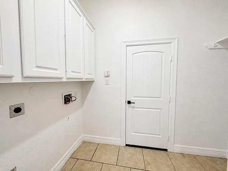 3301 Elm Creek Dr — Photo 35