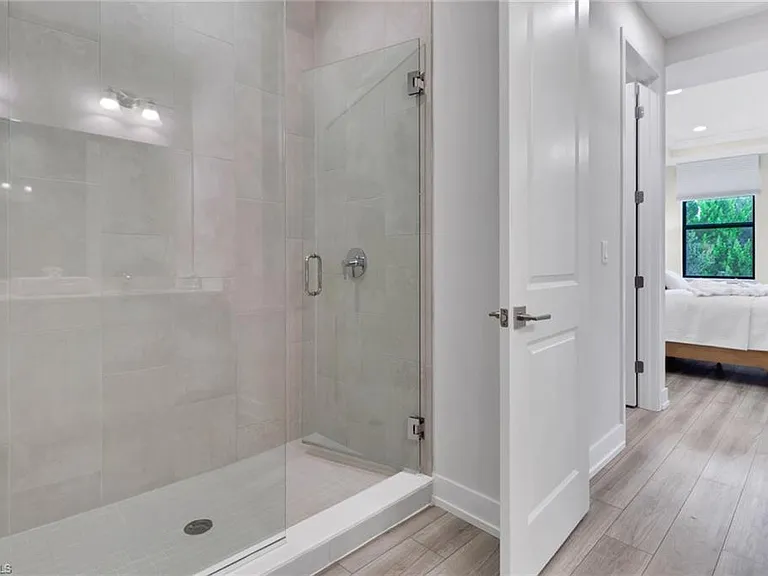 12973 Pembroke Dr — Photo 12