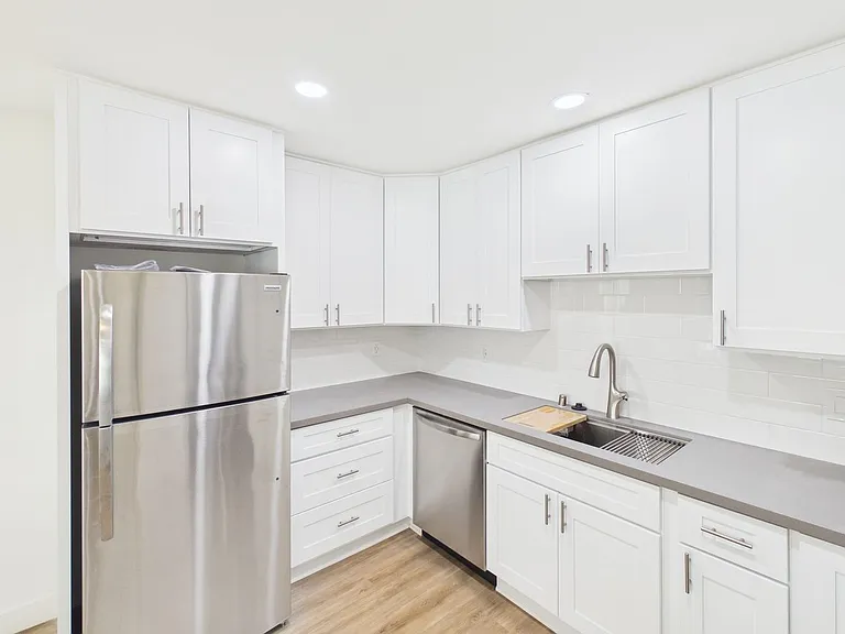 330 W I St — Photo 139