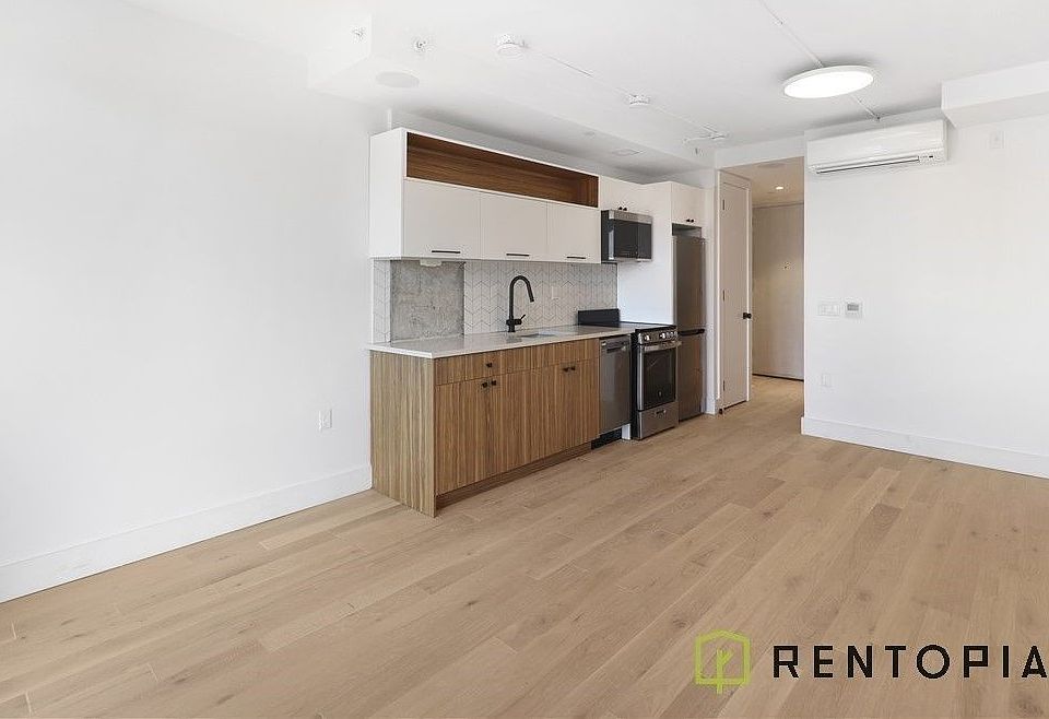1st image of 54 W 125th St #607