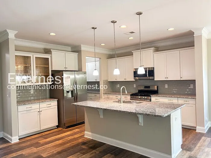 4 bed, 3.0 bath, 3198 sqft, $3,045 — Photo 2