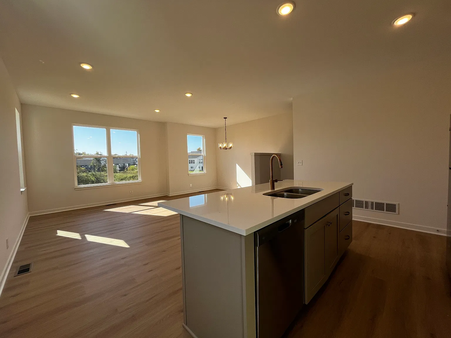 3 bed, 2.5 bath, 1741 sqft, $2,698 — Photo 4