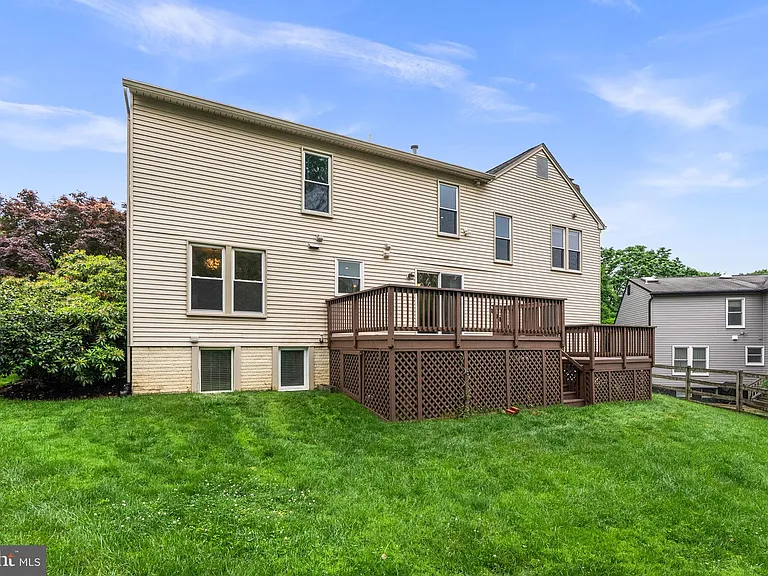1119 Halesworth Dr — Photo 45