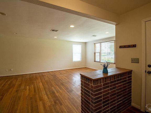 4th image of 1518 Bakalane Ave