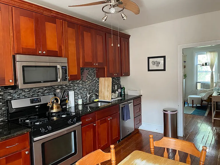 2328 Catharine St #2 — Photo 7