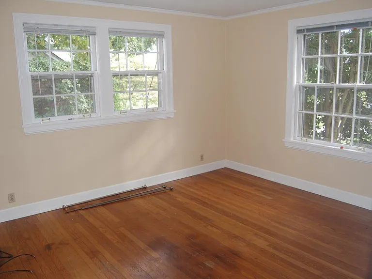 1012 Graybar Ln #B — Photo 3