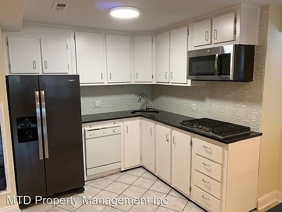 4th image of 1027 E Hyde Park Blvd