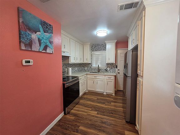 4th image of 525 E 35th St