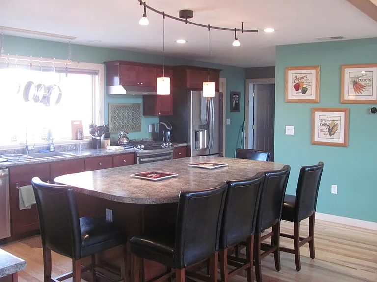 Large island for entertaining and dining