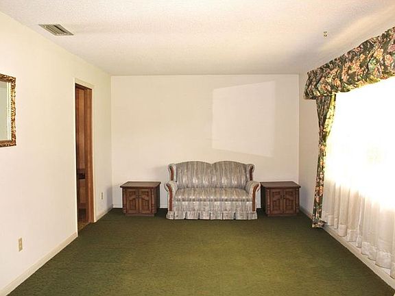 2nd image of 630 Lyle Ave