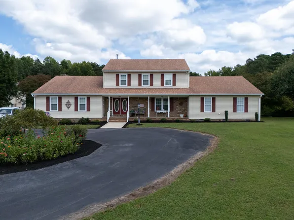 904 Forest Ln, South Hill, VA 23970