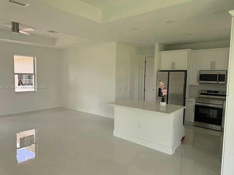 2044 Crawford Ave N — Photo 4