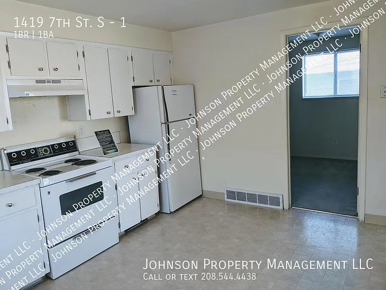 1419 7th St S #1 — Photo 3