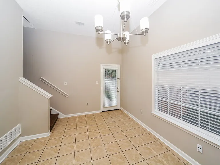 7621 Davis Pkwy — Photo 7