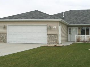 432 Crestwood Ct SE, East Grand Forks, MN 56721