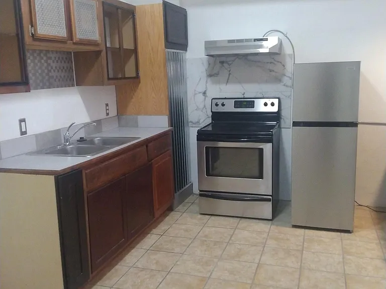 410 E Lohman Ave — Photo 4