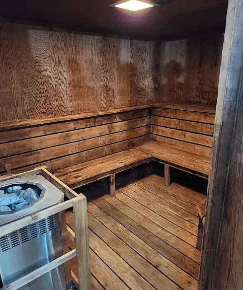 Crow's Nest Apartments — Photo 10