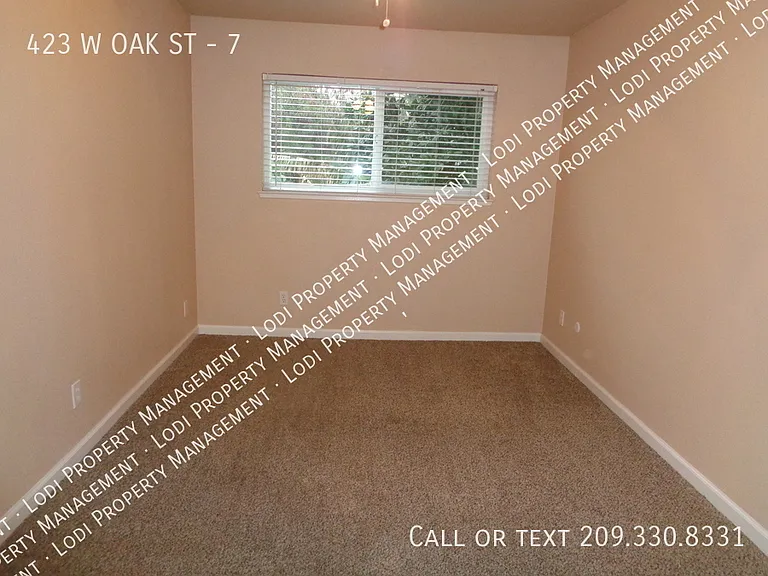 423 W Oak St #7 — Photo 9