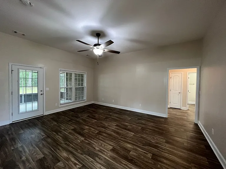 407 Tradewind Trl — Photo 16