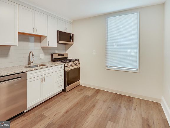 3rd image of 504 N Washington St