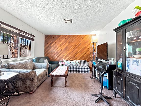 3rd image of 849 Hedge Way Unit 6
