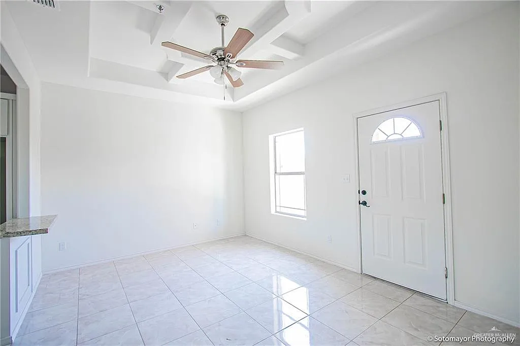 2 bed, 2.0 bath, 900 sqft, $900 — Photo 2
