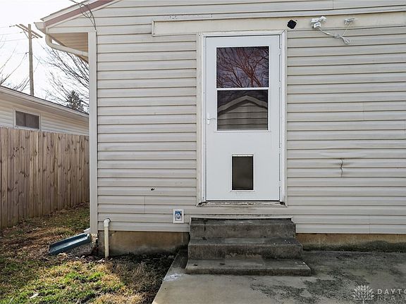 3rd image of 1141 Devon Ave