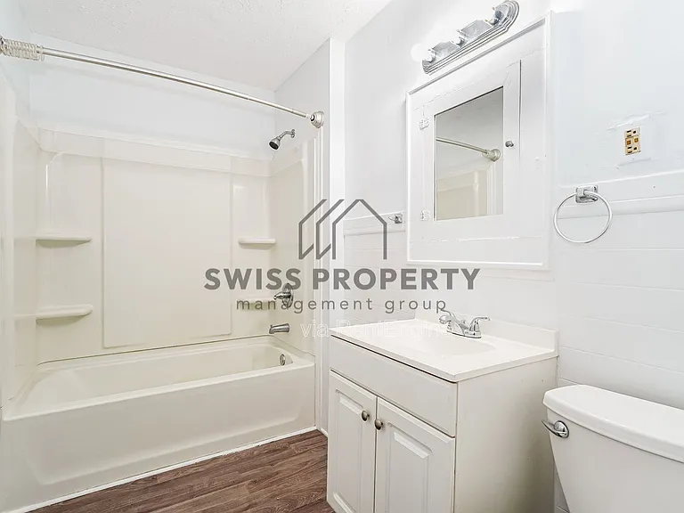 1339 E Kossuth St — Photo 13