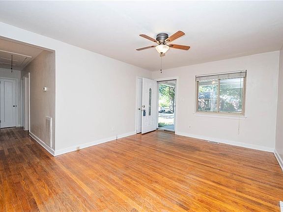 4th image of 609 Summers Dr