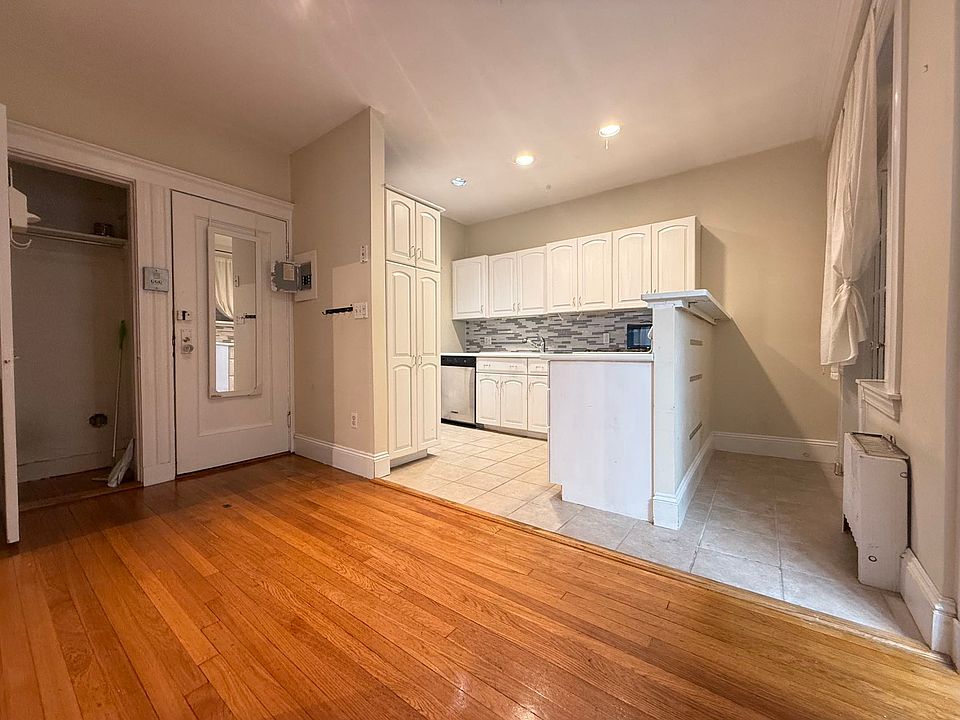 1st image of 15 Colliston Rd APT 5