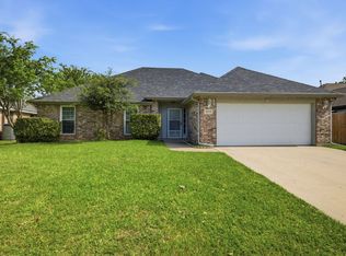 1040 Hillwood Dr, Saginaw, TX 76179