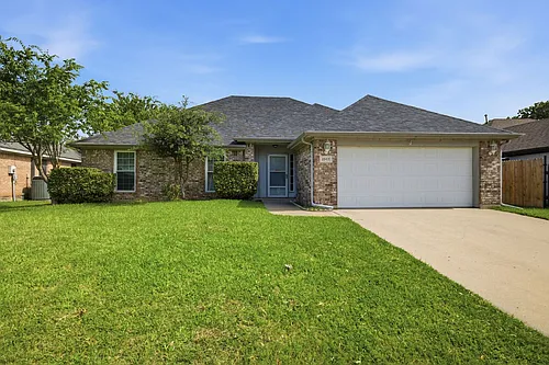1040 Hillwood Dr Photo 1