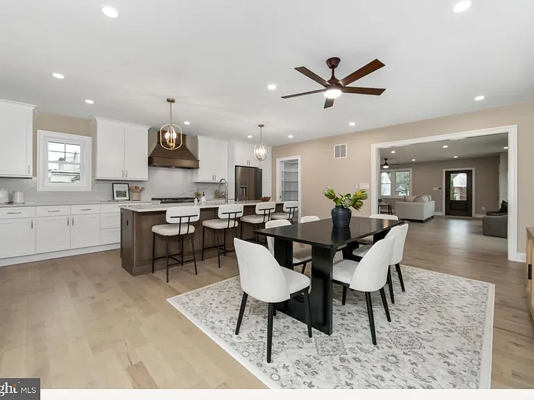 1833 W High St — Photo 14