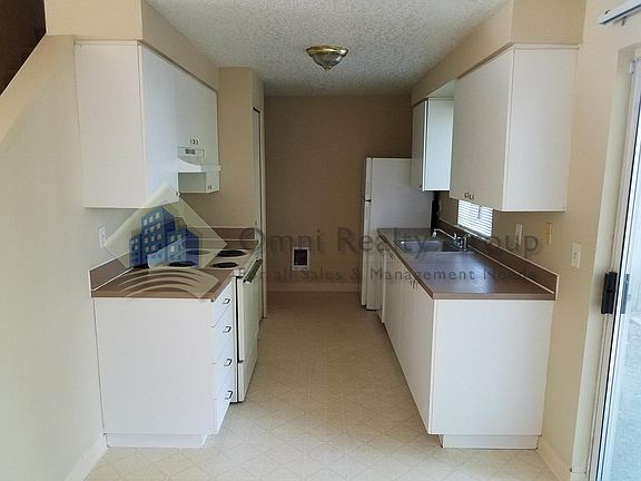 4th image of 2914 SE 38th Ct