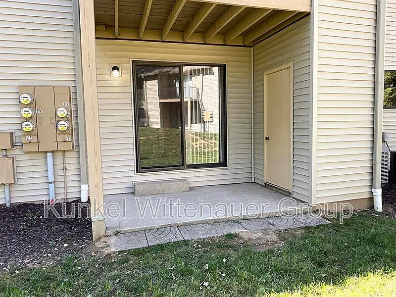 2 bed, 1.0 bath, 800 sqft, $1,095 — Photo 2